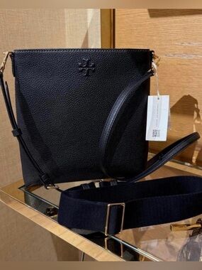 NWT Tory Burch Purse Crossbody
Bag Black Leather Thea
Swingpack Zip 🖤